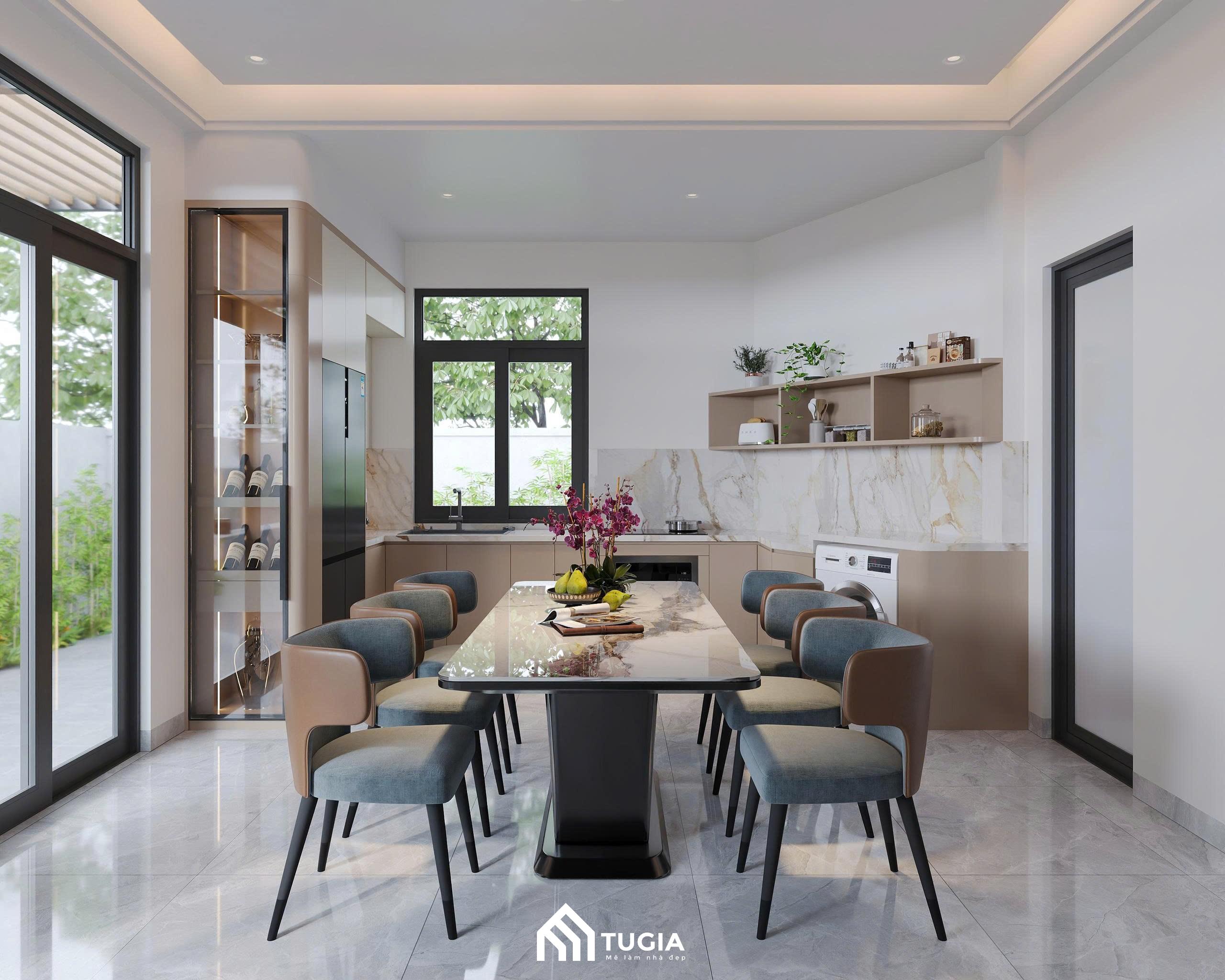 Hệ cửa kính lớn giúp tận dụng tối đa ánh sáng tự nhiên, tạo sự liên kết với không gian bên ngoài, đồng thời mang đến cảm giác rộng rãi và thông thoáng hơn