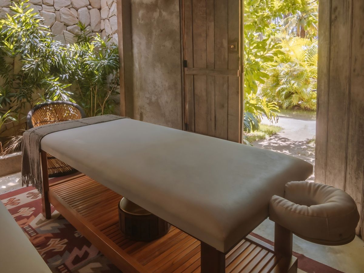 Mẫu thiết kế Spa phong cách Tropical gần gũi thiên nhiên