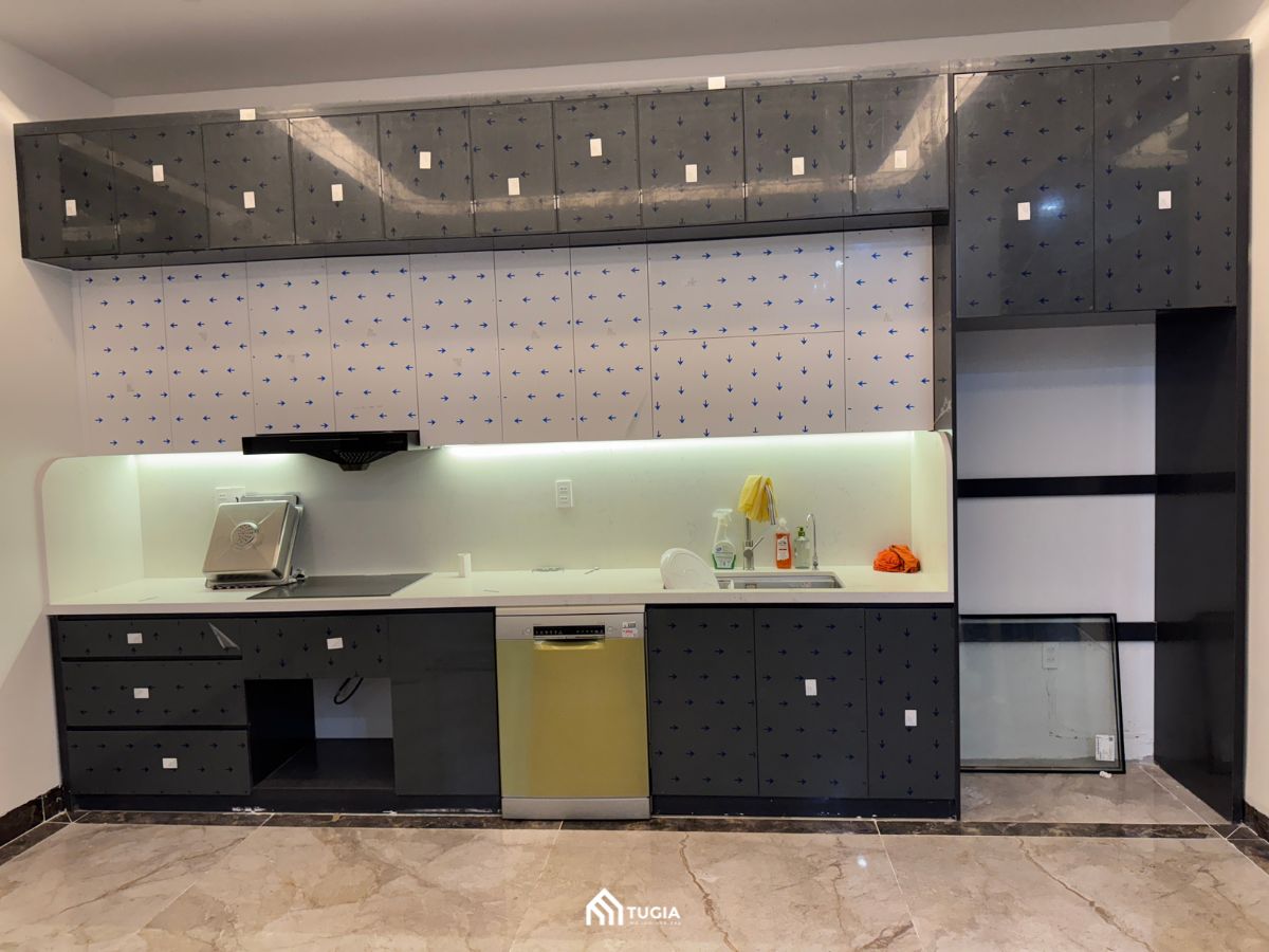 Hệ tủ bếp kịch trần hoàn thiện thô