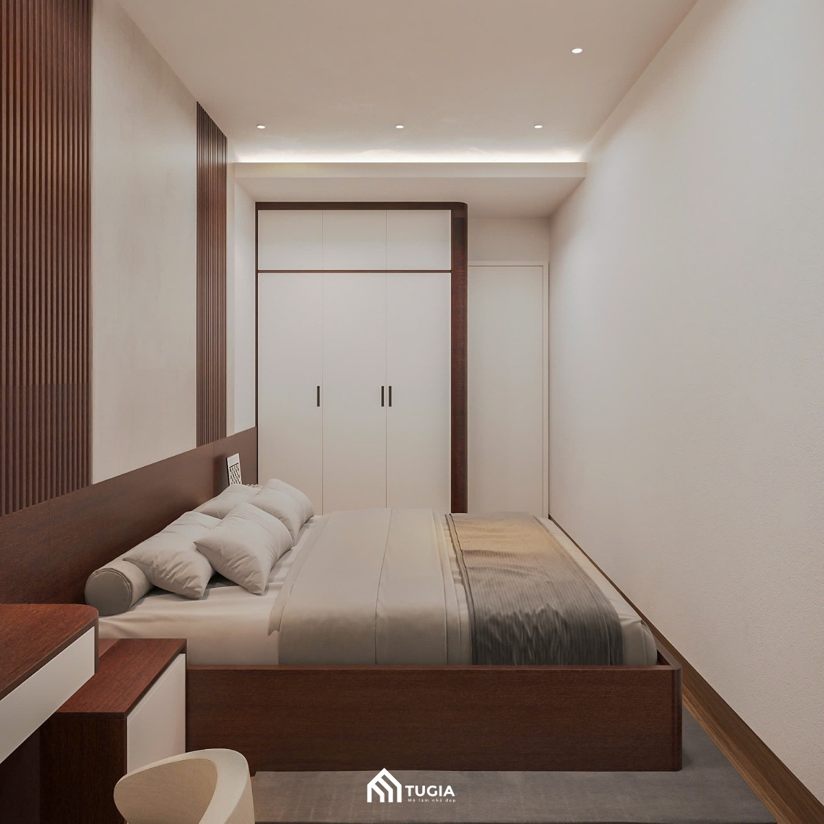 Giường ngủ thiết kế thấp, chắc chắn, đi cùng hệ tủ quần áo âm tường giúp tiết kiệm diện tích và giữ cho không gian luôn gọn gàng