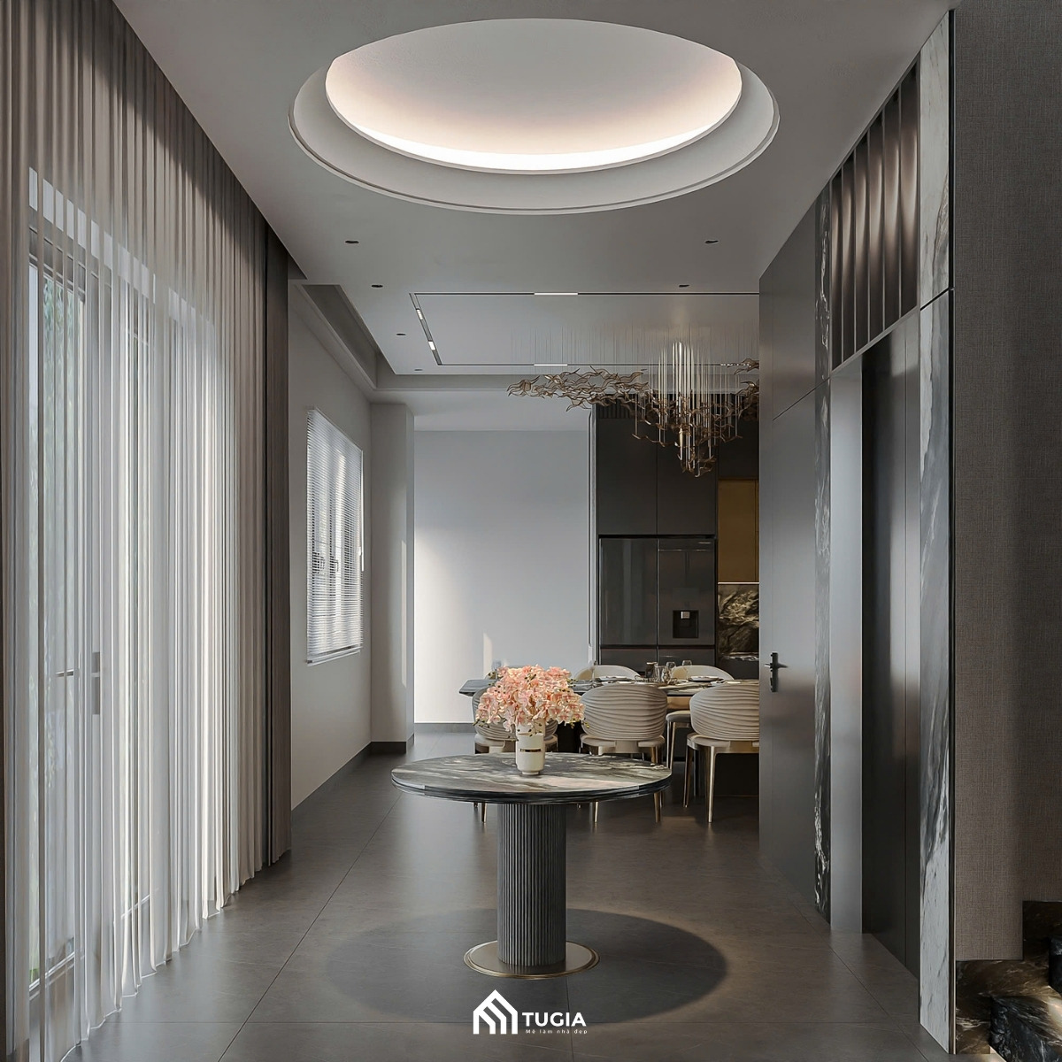 Khu vực sảnh trung tâm với bàn console tròn đặt dưới hệ trần giật cấp hình oval độc đáo