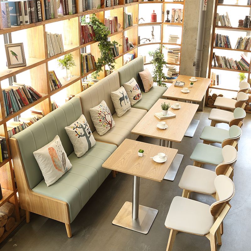 Không gian đọc sách, uống cafe thư giãn và rất phù hợp cho các bạn trẻ