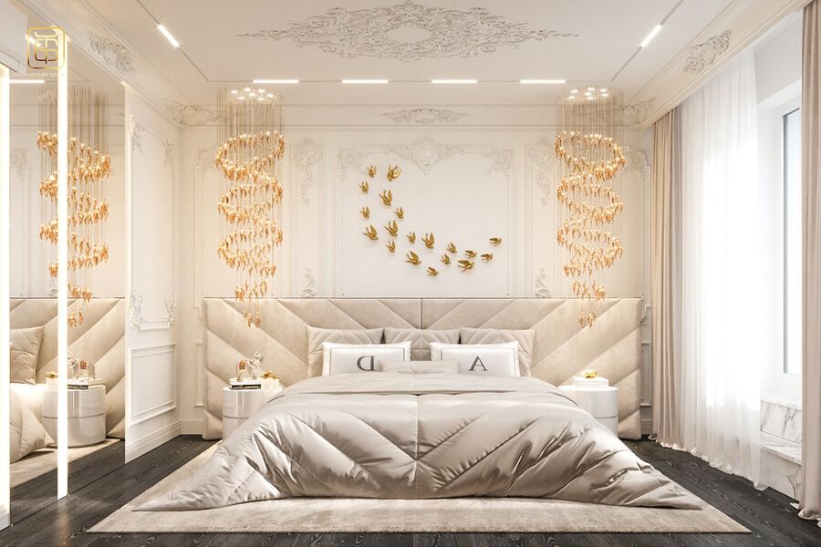 Phòng ngủ thiết kế theo phong cách tân cổ sang trọng kết hợp với đèn trang trí tông màu vàng tạo không gian sang trọng