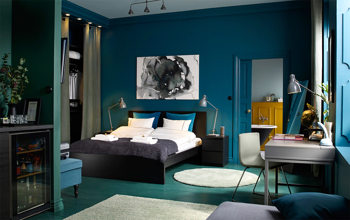 Phòng ngủ màu xanh lam cá tính