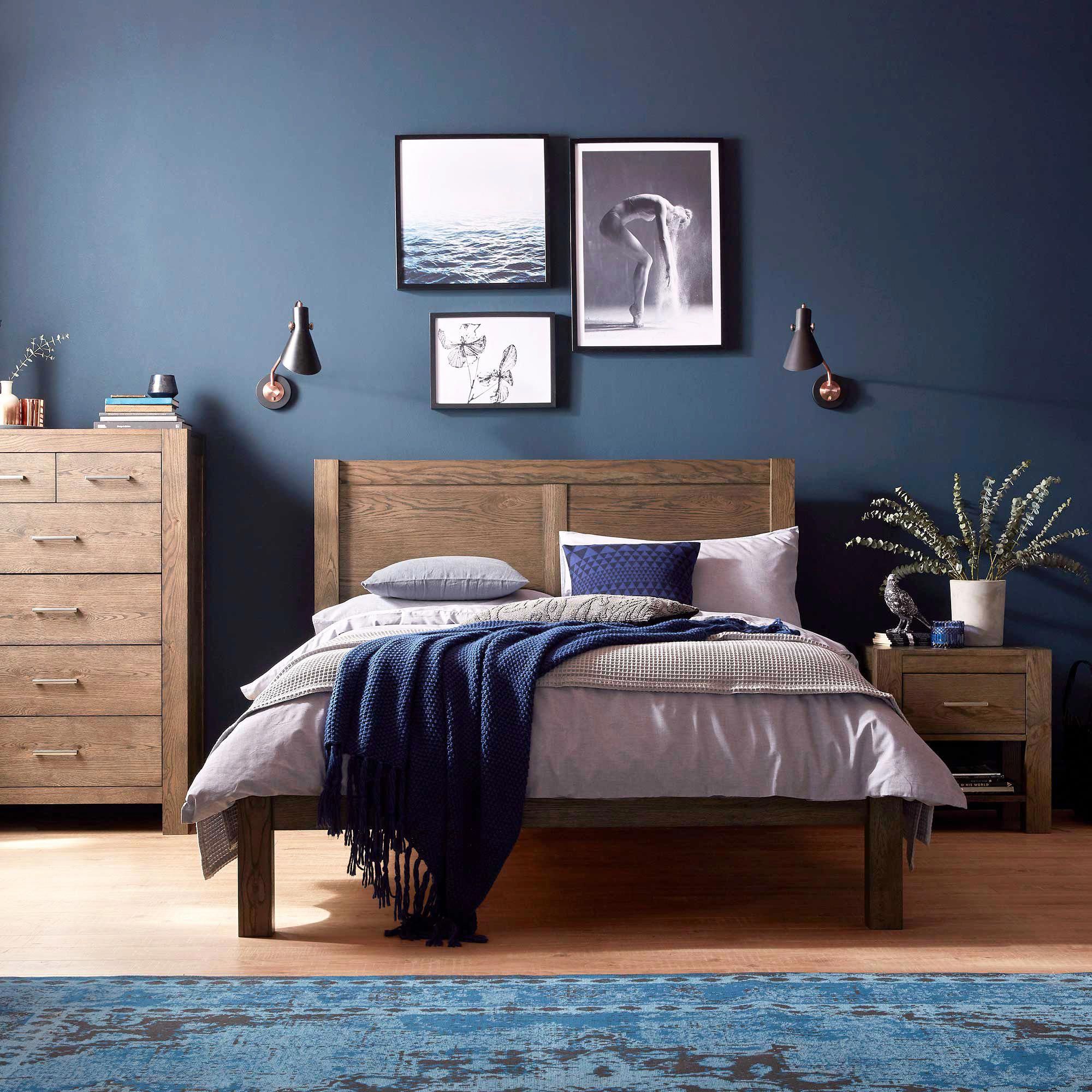 Phòng ngủ màu xanh navy đẹp đơn giản