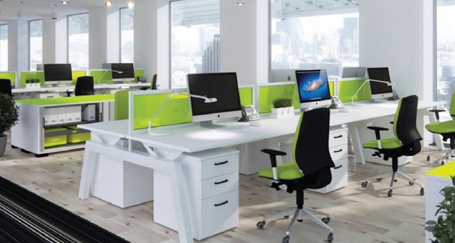 Thiết kế nội thất văn phòng làm việc của nhân viên tận dụng ánh sánh tự nhiên