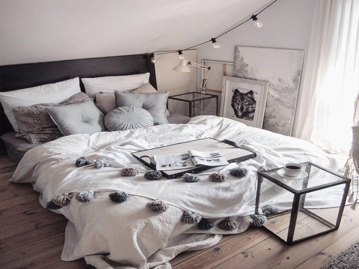 Trang trí phòng ngủ đẹp cho nữ không giường độc đáo với gam màu trắng - xám