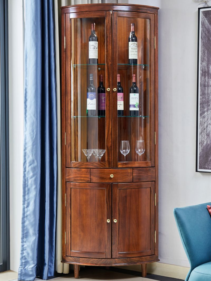 Tủ rượu bằng gỗ đặt góc tường tiết kiệm không gian