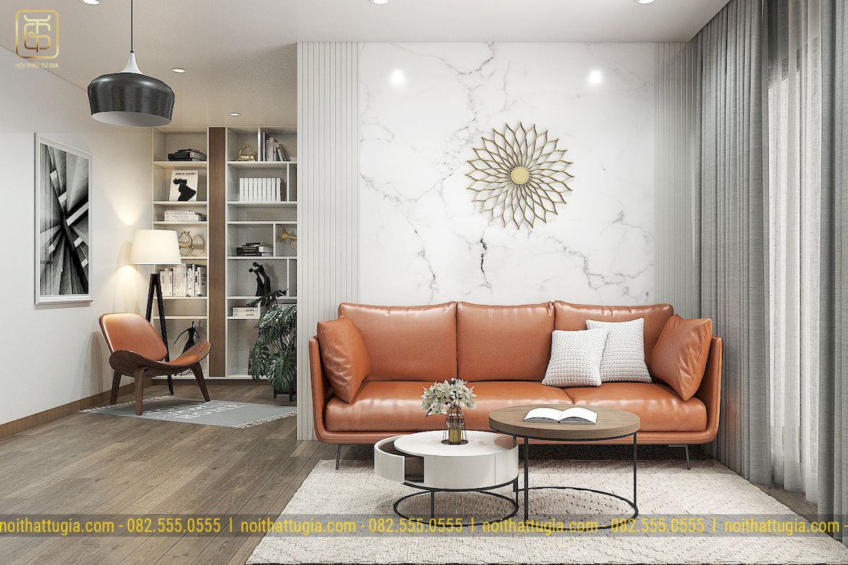 Chiếc ghế sofa màu cam độc đáo phối hợp với ánh sáng tự nhiên tràn ngập cạnh cửa sổ tạo điểm nhấn cho không gian
