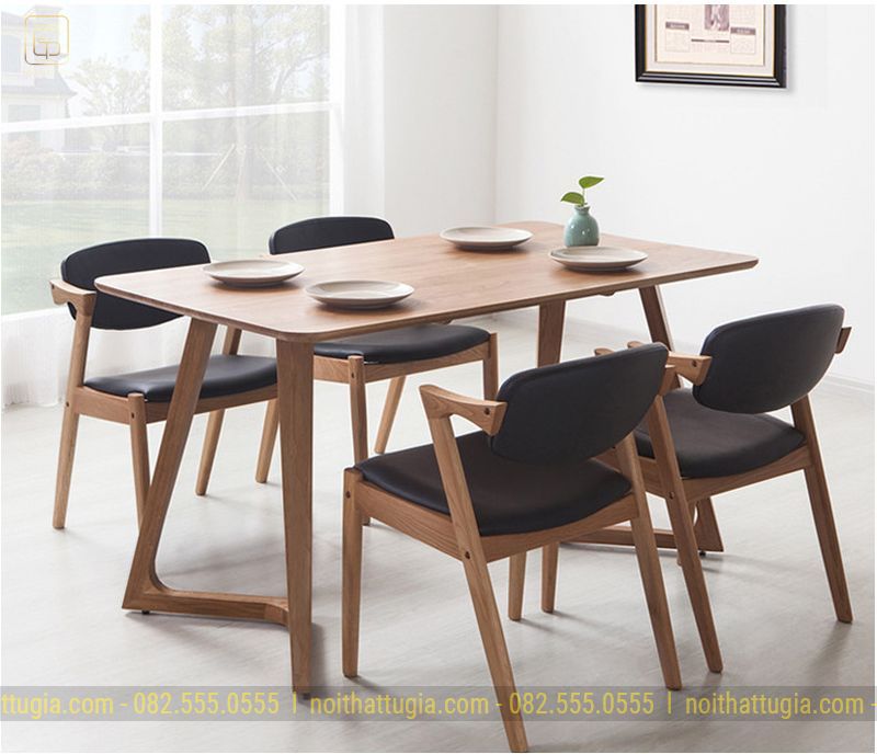Bộ bàn ăn 4 ghế được thiết kế tinh tế ấn tượng với kích thước phù hợp với căn hộ nhỏ