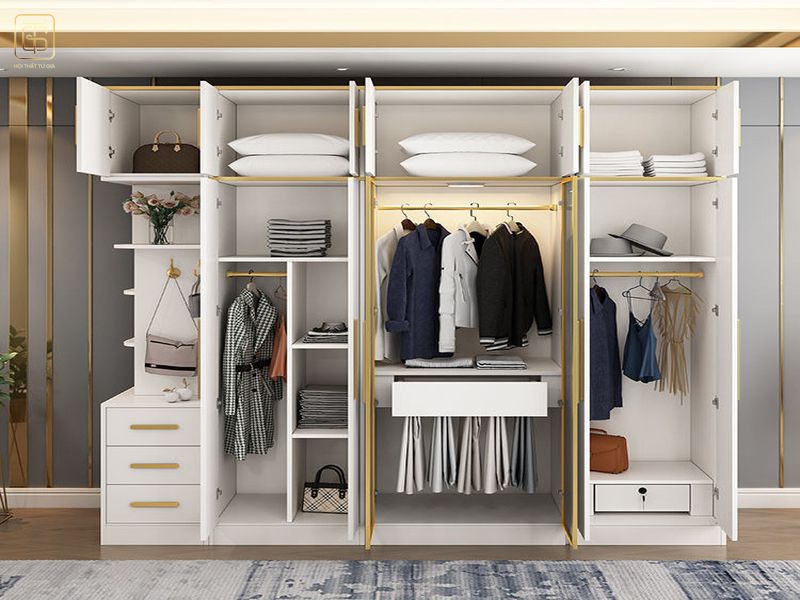 Không gian bên trong tủ quần áo được chia thành nhiều ngăn đảm bảo công năng thẩm mỹ